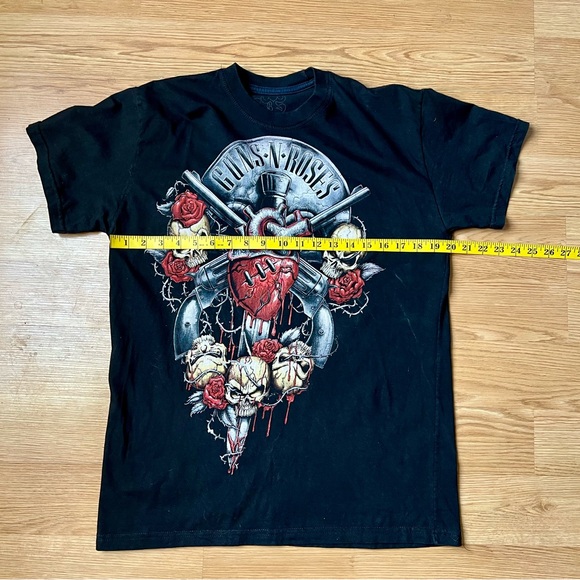 Guns & Roses Rock Band T-Shirt - Picture 6 of 6